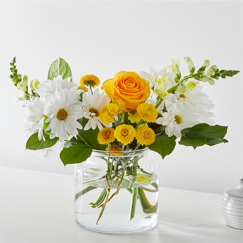 Sun Salutation Bouquet – Flowers From The Heart Auburn, Auburn MI