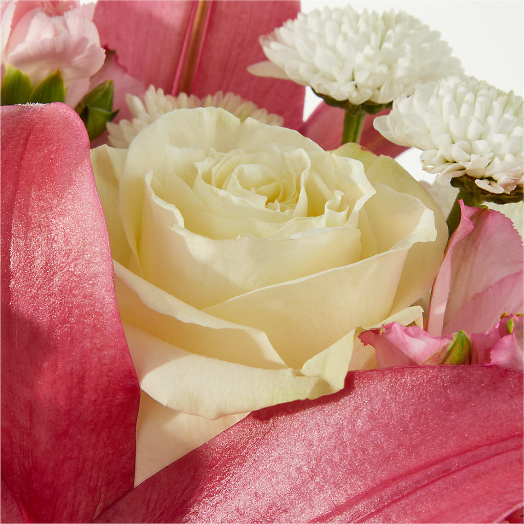 Piece of Cake Bouquet –  Flowers From The Heart Auburn, Auburn MI